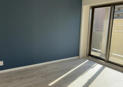 【洋室】 | 小田急コアロード相模原Ⅱ | 洋室のメリットは重い家具が置きやすく、身の回りが整理しやすいことです。 床がフローリングのため畳とは異なり凹みにくいです。 クローゼットなど収納が豊富で、普段使わない旅行カバンや服の整頓も簡単にです。