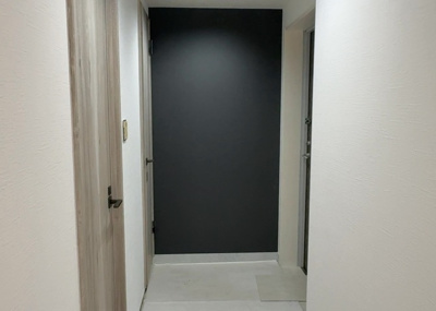 【玄関】 | 小田急コアロード相模原Ⅱ | 玄関は家の顔でもあり、家族以外の目にも止まる場所です。玄関は外との間を仕切る扉、靴などをしまっておく収納スペース、靴脱ぎのたたきスペース、来客とのやり取りをするドアホンなど複数のアイテムからなります。