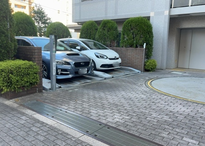 【駐車場】 | 小田急コアロード相模原Ⅱ | 車一台あたりに必要なスペースは、標準サイズの普通自動車で横幅2m50cm、長さ5mは必要になります。ただし、乗降のことも考慮して横幅3m30cm、長さ5m50cmほどは確保できるところを選びましょう。