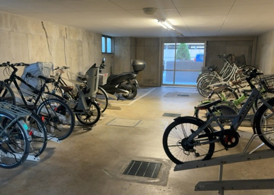 【駐輪場】 | 小田急コアロード相模原Ⅱ | マンションの駐輪場は、事前に空きがあるか確認を取ると安心です。せっかく入居したのに駐輪スペースがない！なんてことになったら大変ですよね。そこで、内見時や購入前にはまず事前に確認しておくと良いでしょう。