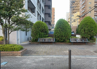 【庭】 | 小田急コアロード相模原Ⅱ | 物件によっては、入居者が個人的に使用できる専用庭がついているものもあります。また、住宅の中にある土間の部分を庭と呼ぶこともあります。庭の用途は住む人によって変わり、それによってデザインもさまざまです。