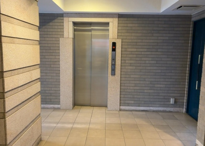 【その他共用部分】 | 小田急コアロード相模原Ⅱ | 共有部分は、住民なら誰もが使える設備のこと。例えば駐車場やエレベーター、インターネット設備、セキュリティ設備などがあります。他にも、マンションの廊下・外部階段やエントランス・ゴミ置き場などがあります。