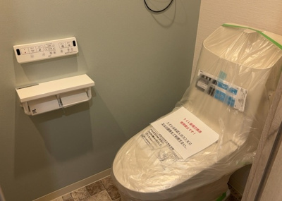 【トイレ】 | 小田急コアロード相模原Ⅱ | トイレは大きさや形、機能、抗菌性などが異なる多種多彩なタイプが各メーカーから出ています。それぞれに良さがあるため、事前にどういったタイプのトイレがいいのかをご家庭内で決めて、内見に行くといいでしょう。