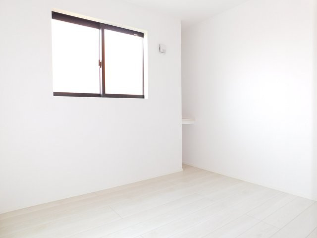 名古屋市西区児玉２丁目の新築一戸建の洋室|◇３階洋室◇　　明るい洋室４．０帖　カウンター付き♪