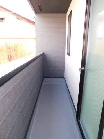 名古屋市西区児玉２丁目の新築一戸建のバルコニー|◇２階バルコニー◇　　キッチンの背面から利用可能なバルコニー　ルーフバルコニーなのでストレージなどを置いて屋外に保管しておくこともできます♪