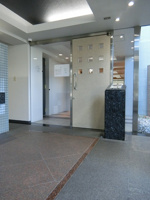 清潔なエントランスです