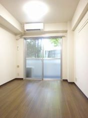 ゆったり過ごせる居間です