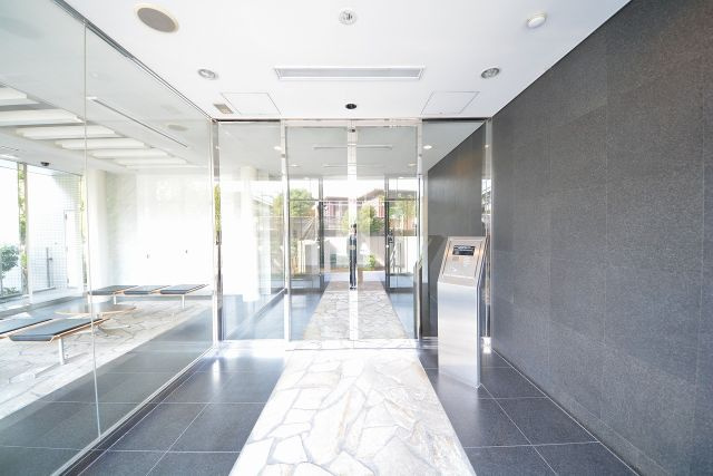 メゾン・ド・ヴィレ大阪城公園前のエントランス|メゾン・ド・ヴィレ大阪城公園前　エントランスアプローチ