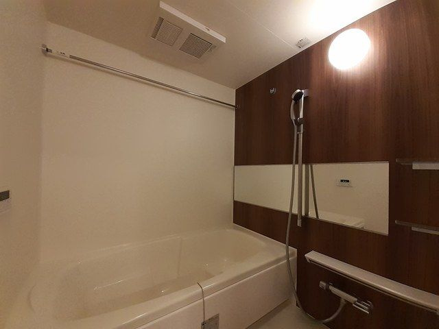 アンドロイ　アンソレイユ　Ｂの浴室