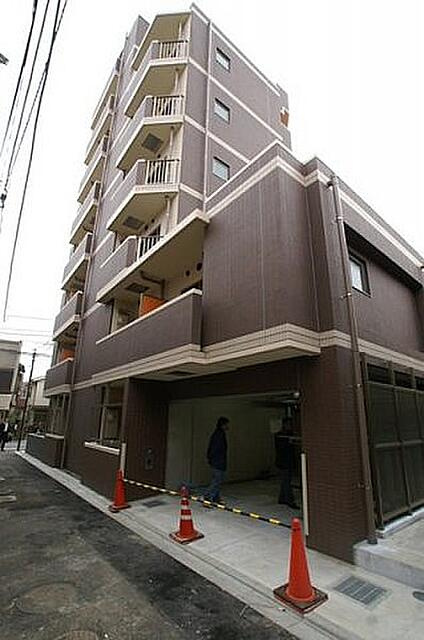 新宿区西落合１丁目の賃貸マンションの外観