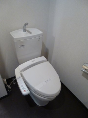 新宿区西落合１丁目の賃貸マンションのトイレ