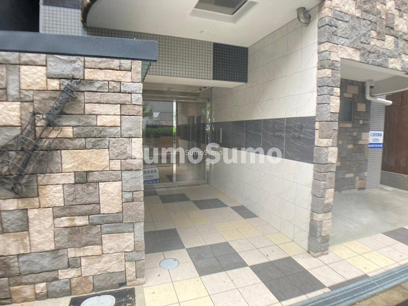 メゾニティ・クイーン阿波座のエントランス