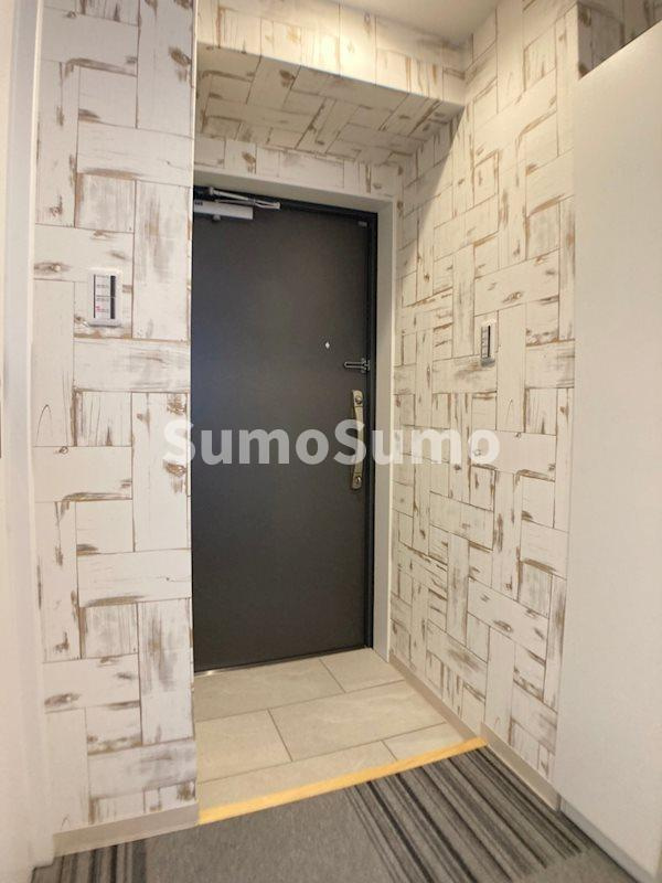 メゾニティ・クイーン阿波座の玄関