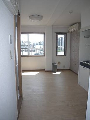 使い勝手のいい洋室です