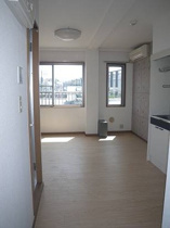 使い勝手のいい洋室です