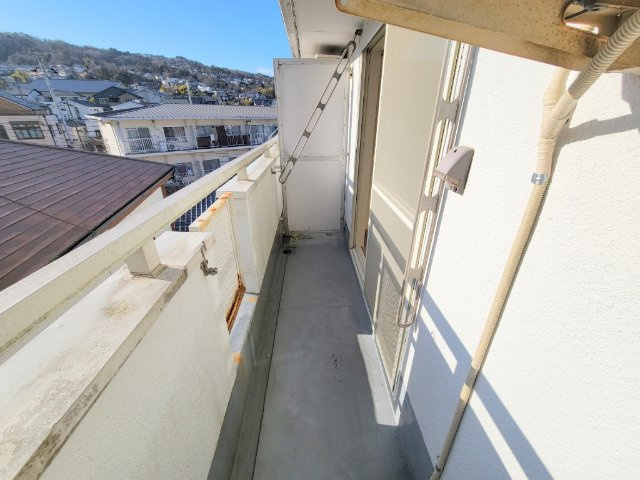 シティパレス生駒東松ヶ丘P-2のバルコニー