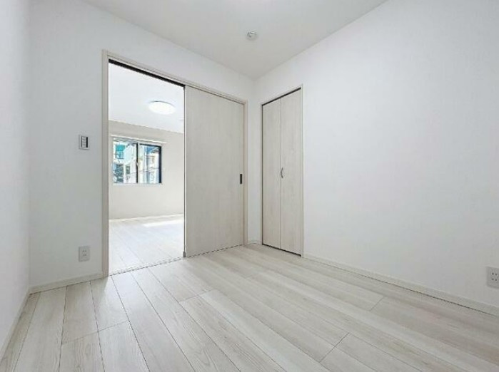 のアパートの洋室