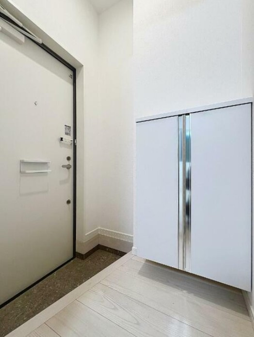 のアパートの玄関