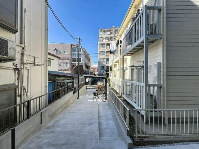 のアパートのエントランス