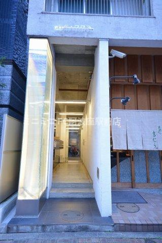 RE-007のエントランス