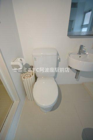 RE-007のトイレ