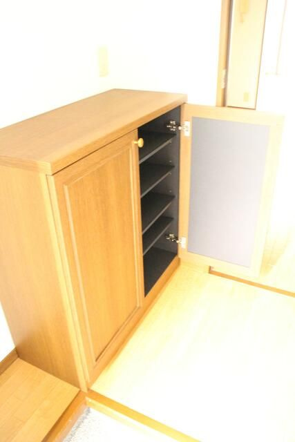 オークヒルズ原の玄関