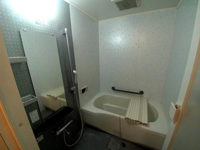 ハイホーム向島の浴室