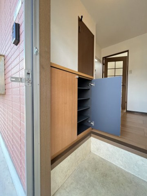 【玄関】 | ファインＣ | イメージ201号室の写真（反転あり）