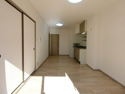 【居間・リビング】 | リバーポートレイ | イメージ103号室の写真