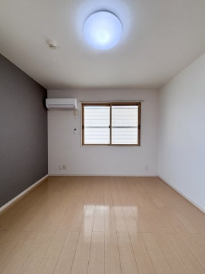 【洋室】 | ラ・ピオーネ