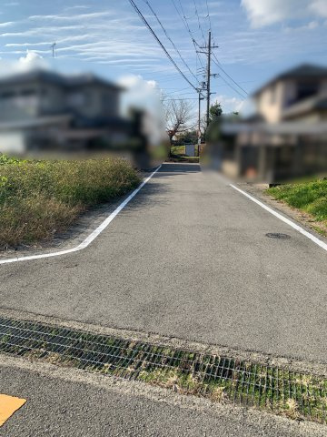 紀の川市東大井　売土地の前面道路含む現地写真