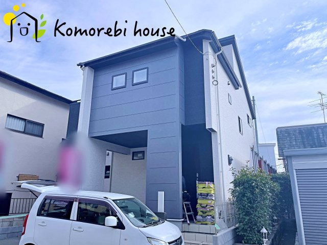 蓮田市西城1丁目　新築一戸建て　ブルーミングガーデン　01の外観|耐久性に優れたサイディング貼りの外観。雨風に強く、汚れにくい素材で美しさが長持ちします。日々のメンテナンス負担を軽減し、家族の暮らしをしっかり守る安心の新築住宅です。