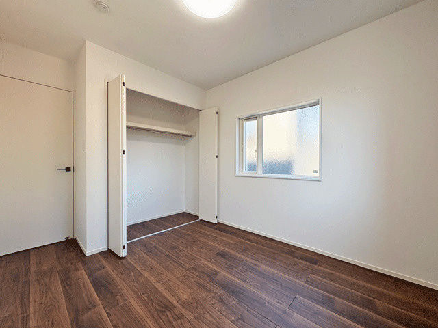 テイラーハウス利府町加瀬字十三本塚の洋室