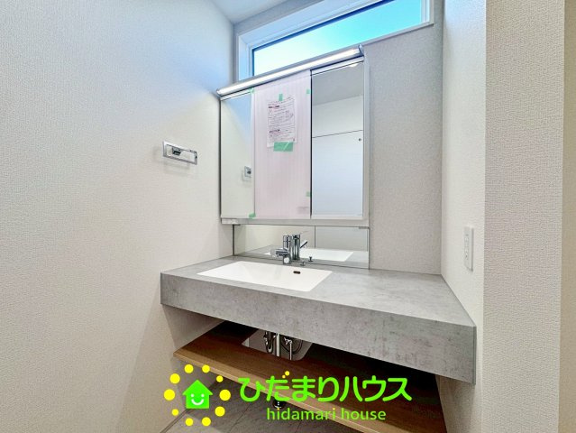 久喜市栗原１丁目　新築一戸建ての独立洗面台