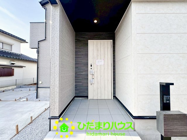 久喜市栗原１丁目　新築一戸建ての玄関