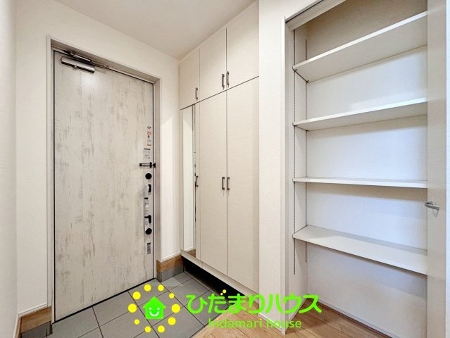 久喜市栗原１丁目　新築一戸建ての玄関