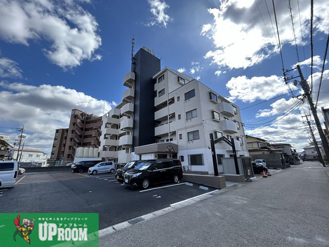 ウィンザーK&Yの駐車場