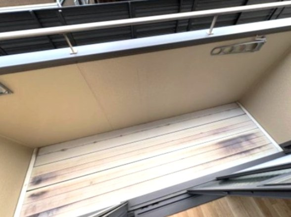 ディマンシュのバルコニー