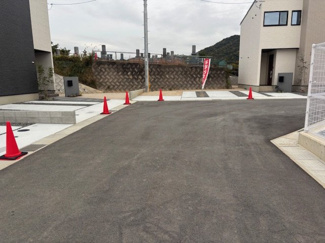 【前面道路含む現地写真】