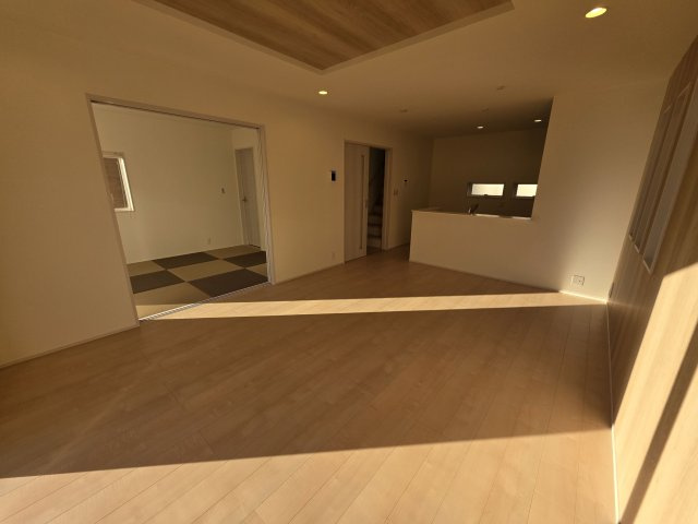 【居間・リビング】 | リーブルガーデン．S　寄居露梨子　 | ７号棟現地リビング（2025年11月28日）撮影