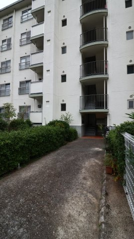 一ノ谷グリーンハイツH棟のエントランス