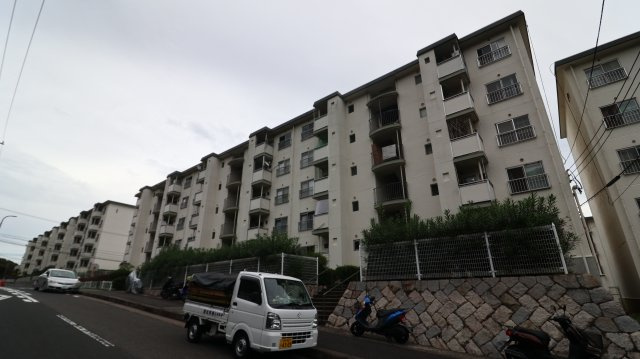 一ノ谷グリーンハイツH棟の外観