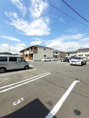 【駐車場】 | クレシェンテ周南Ｂ | 駐車場です