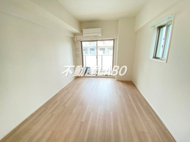 エスリードレジデンス弁天町グランデの洋室