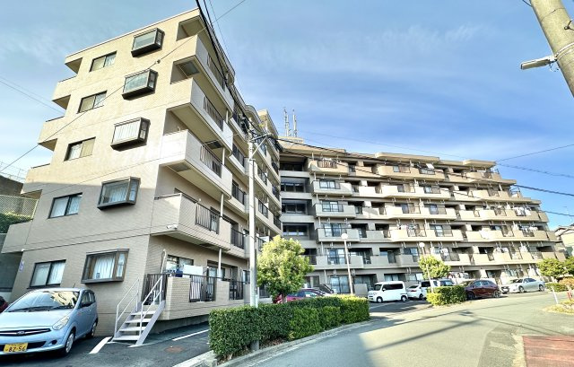 朝日プラザ浜松和合の外観|高台の閑静な住宅街に建つマンションです！