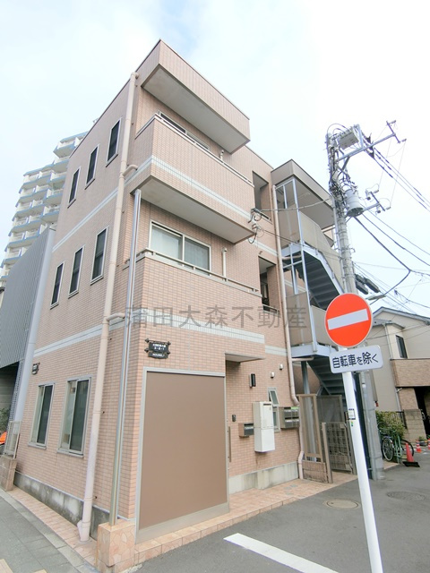 ROUND.7の外観|2008年1月築　鉄骨造地上3階建て人気賃貸マンション
東京都大田区東六郷3丁目　京浜急行本線雑色駅徒歩8分