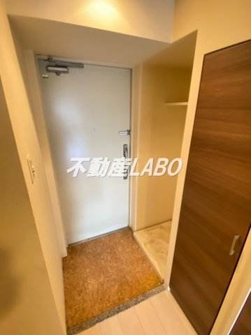 ラグゼ弁天町　の玄関