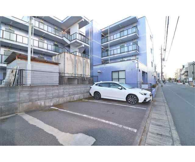 フローレス中原ＩＩＩの駐車場