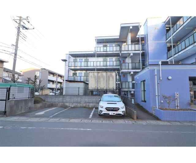 フローレス中原ＩＩＩの駐車場