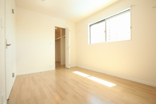 牛立町４－５０－１ＫＯＤＡＴＥＸⅣ－Ｂの洋室|参考写真になります。現状優先です。類似物件